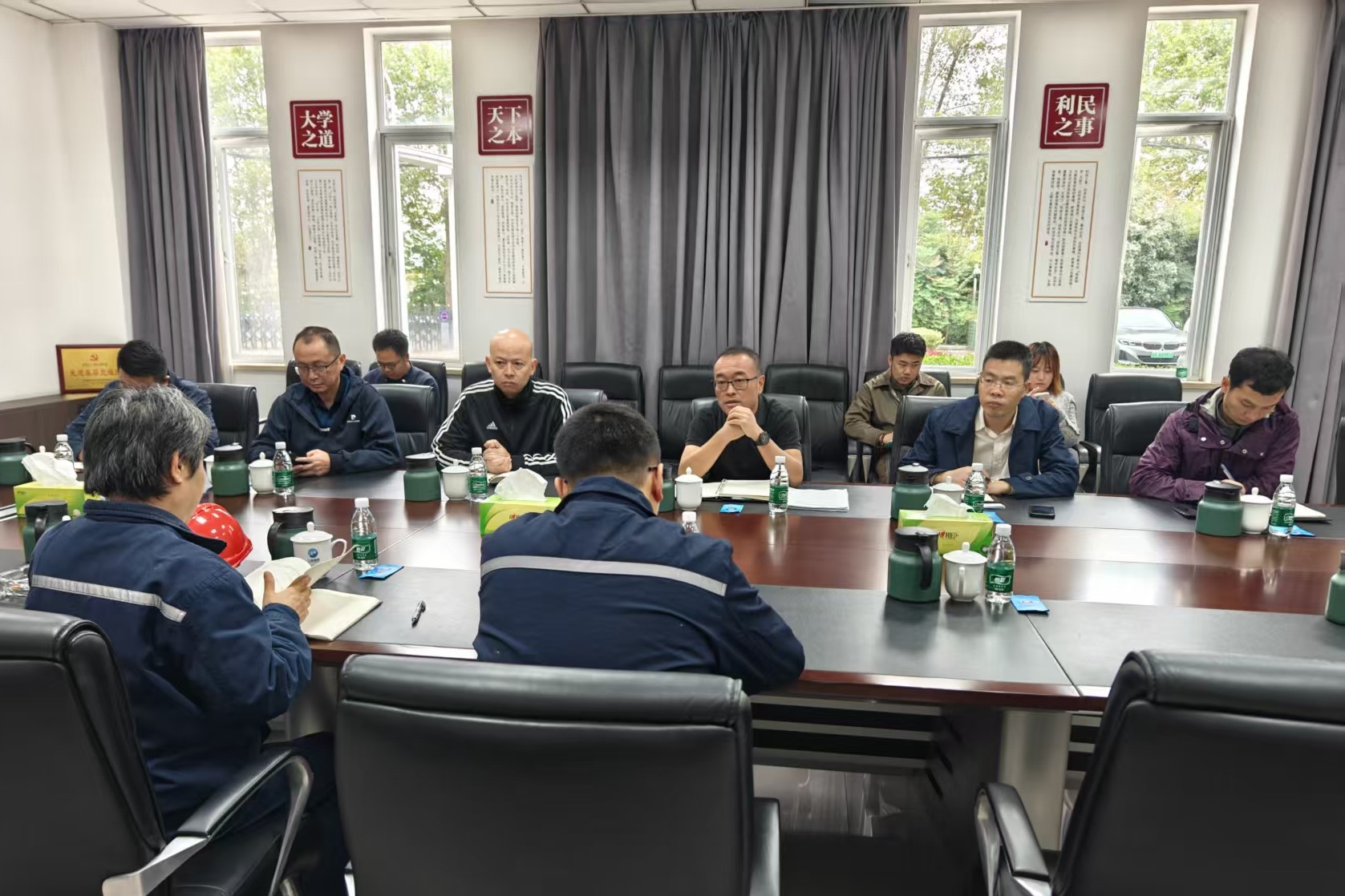 10月20日双流区政府党组成员、自贸区管理局专职副局长傅成曦到成都三峰公司调研1.jpg