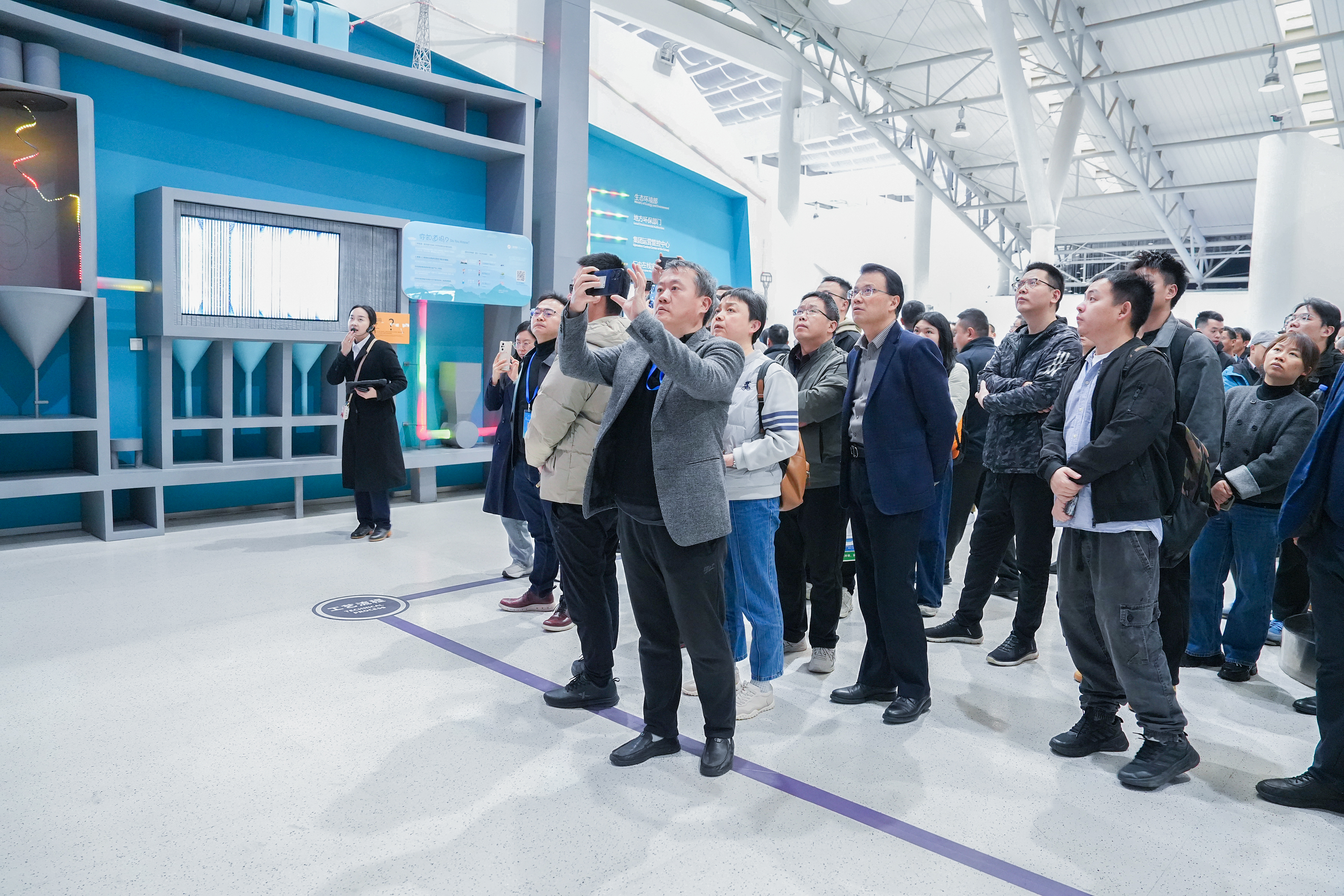 技术立企 实践引航｜第六届飞灰资源化大会嘉宾走进三峰百果园公司，共探固废发展新路径